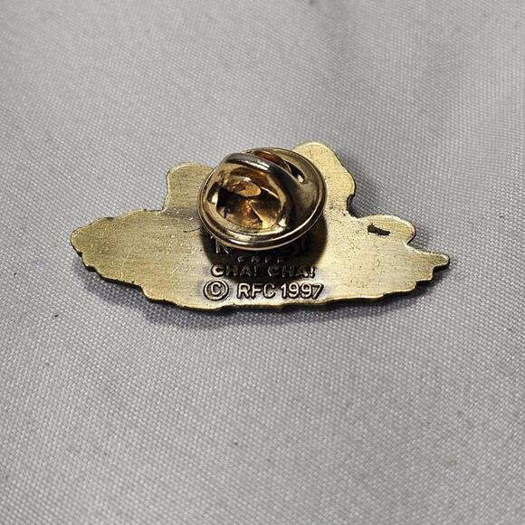 Vintage 1997 Rainforest Cafe Cha Cha Tree Frog Brass Hat Pin Travel Souvenir - Picture 3 of 3